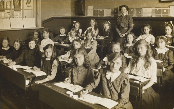 Figure 3.2 Miss Bowls's class in an unidentified girls' school Date: circa 1905  Image: Southall Board, Flickr